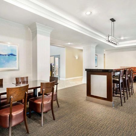 Best Western Plus Appleton Airport Mall Hotel Exterior photo