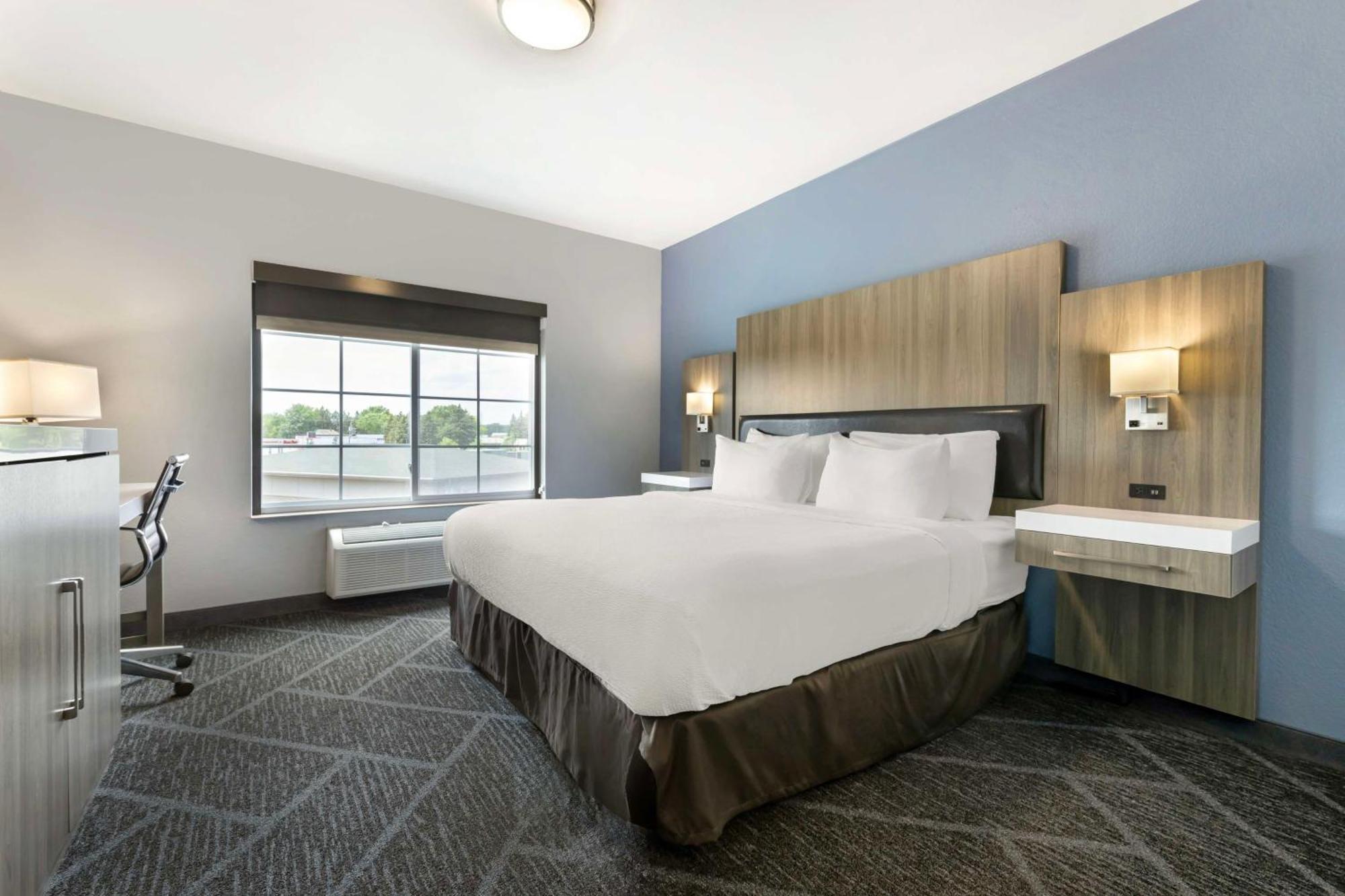 Best Western Plus Appleton Airport Mall Hotel Exterior photo