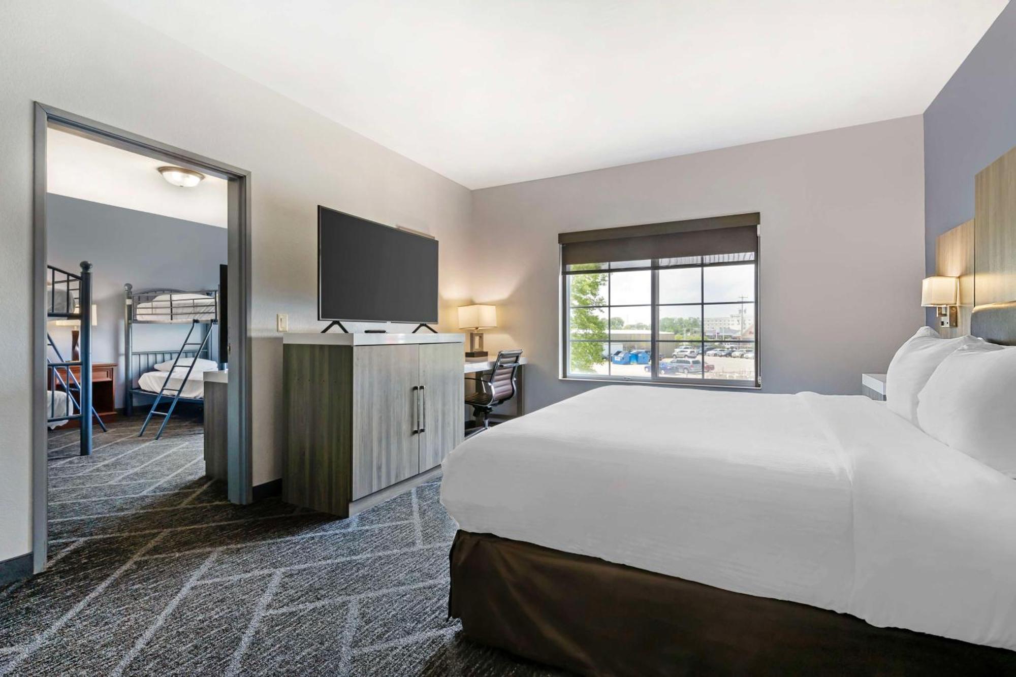 Best Western Plus Appleton Airport Mall Hotel Exterior photo