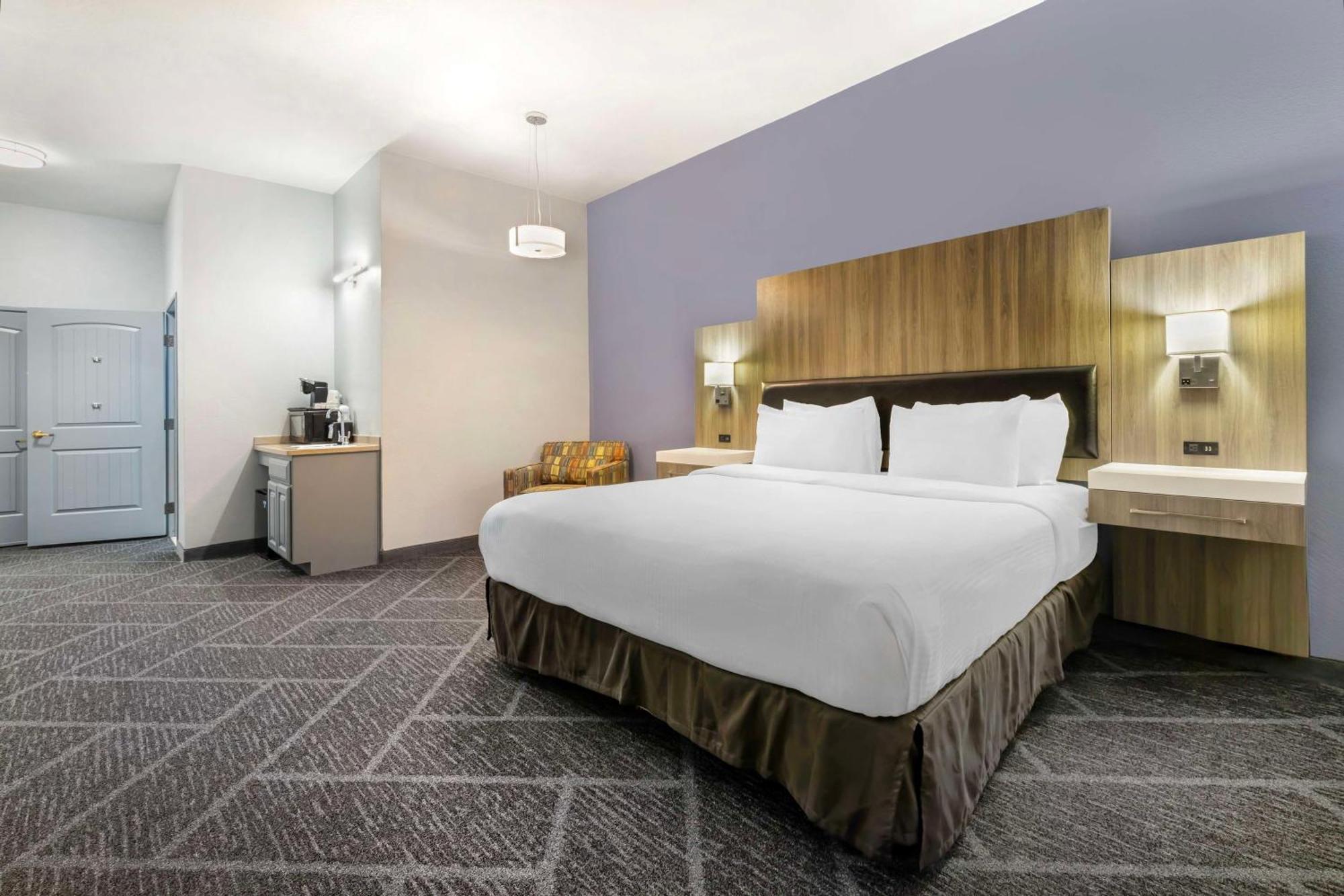 Best Western Plus Appleton Airport Mall Hotel Exterior photo