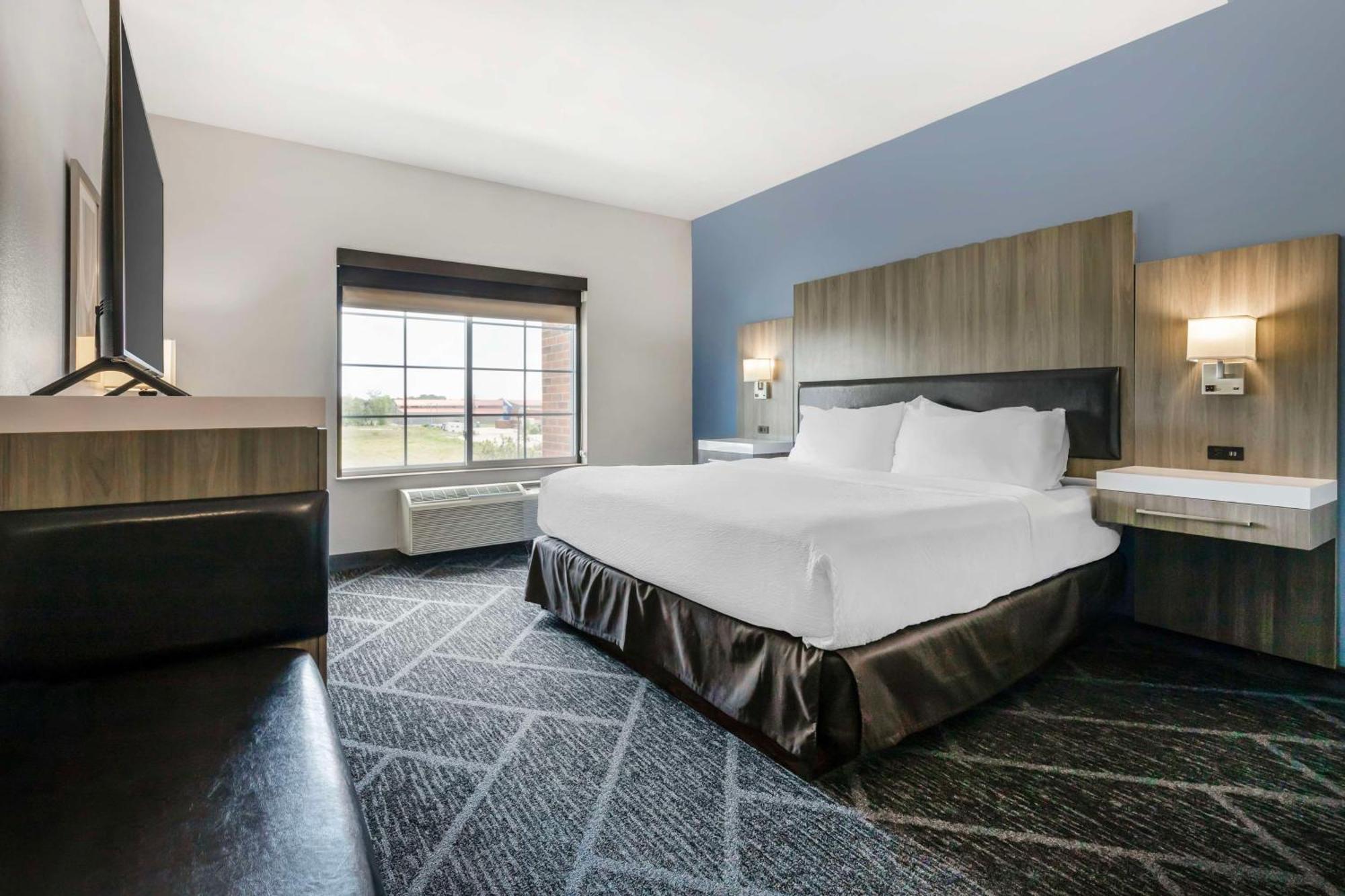Best Western Plus Appleton Airport Mall Hotel Exterior photo